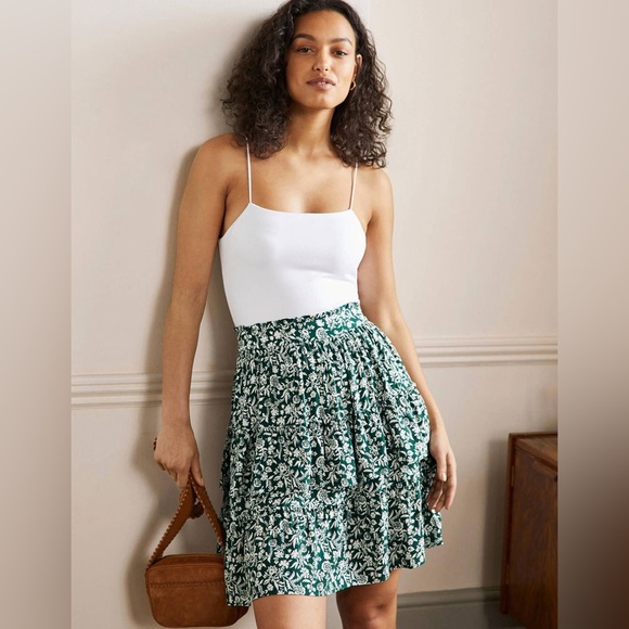 Boden Multi Tiered Crepe Skirt Green Floral Pattern Women’s Size 2P - Picture 2 of 11